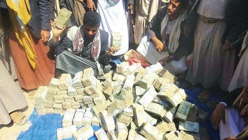 مليشيا الحوثي تهرب أموال طائلة من الحديدة إلى صنعاء   
