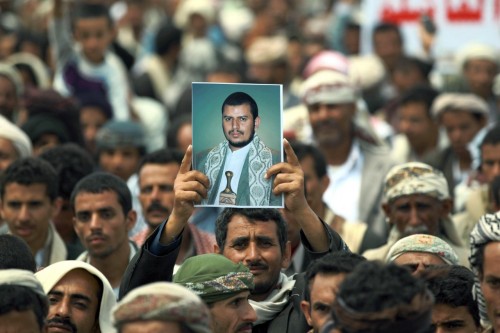 إعلامي يكشف زيف مليشيات الحوثي (تفاصيل)