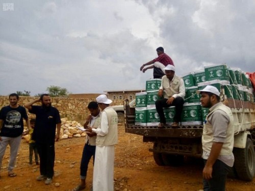توزيع 120 سلة غذائية في محافظة سقطرى