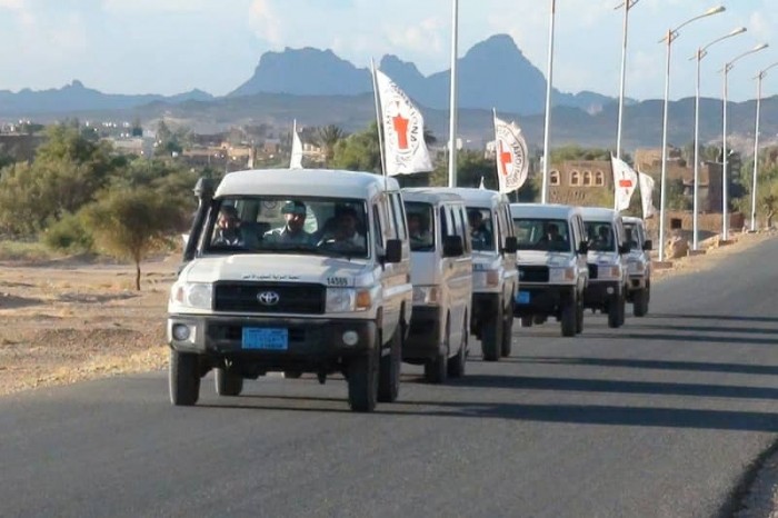 مسلحون بمأرب ينهبون 10 سيارات للبعثة الدولية للصليب الأحمر