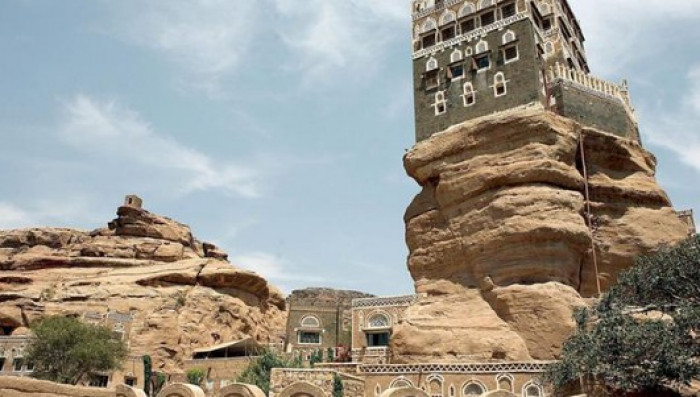 الشرق الأوسط: الحوثيون يواصلون تدمير آثار إب وصنعاء 