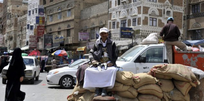 مع ملاحقاتها للدمى .. مليشيا الحوثي تصدر تعليمات داعشية