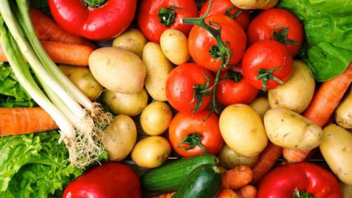 ارتفاع أسعار الخضروات والفواكه بأسواق عدن اليوم الأربعاء