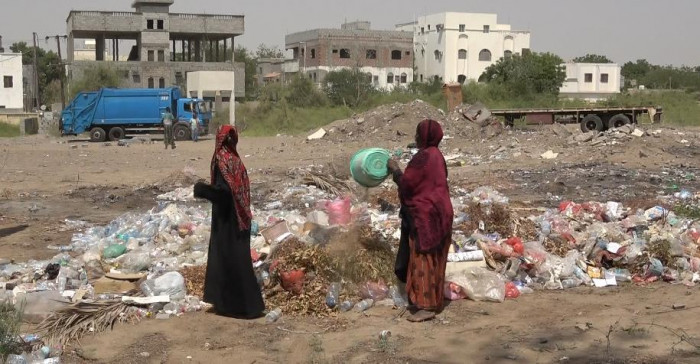 منسقية الانتقالي في تربية لحج تعزز البيئة الصحية بالكلية