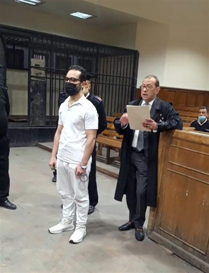 الفنان المصري شادي خلف خلال جلسة محاكمته