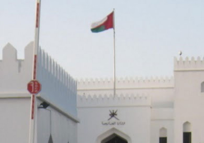 ردا على الحوثي.. عمان تؤيد موقف الإمارات لحماية استقرارها