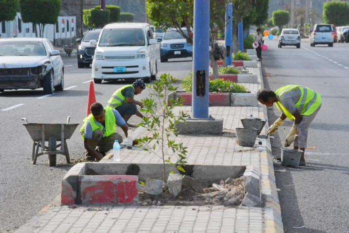 تواصل أعمال ترميم الطرق الحيوية في صيرة