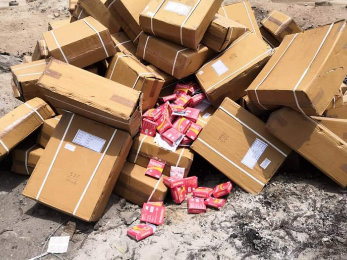 إتلاف شحنة أدوية فاسدة في ميناء عدن