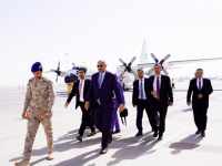 الرئيس الزُبيدي يصل إلى السعودية بزيارة لعدة أيام