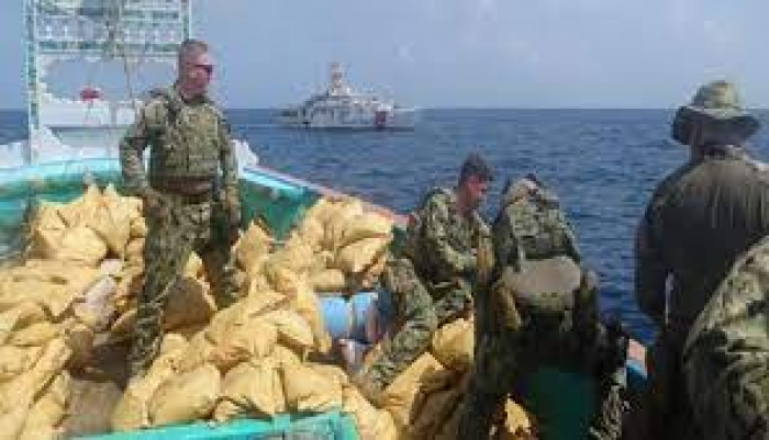 الأسطول الأمريكي الخامس يصادر سفينة مخدرات بخليج عمان