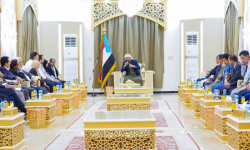 الرئيس الزُبيدي يعقد اجتماعًا بالهيئة الإدارية للجمعية الوطنية