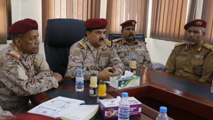 وزير الدفاع يطلع على جاهزية قوات المنطقة العسكرية الثانية