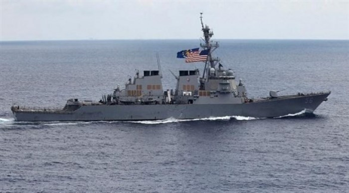 سفينة حربية أمريكية تسقط مسيرة حوثية بالبحر الأحمر