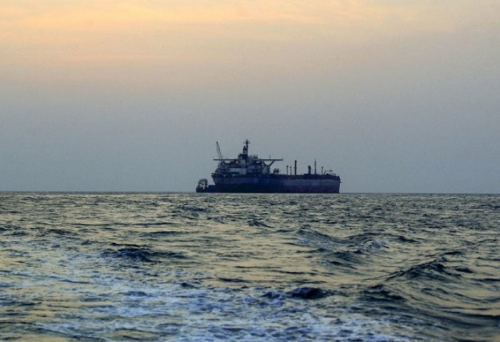 السفينة المستهدفة من الحوثيين تبحر خارج خليج عدن