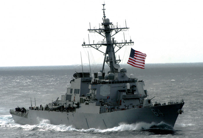 الجيش الأمريكي: مزاعم الحوثيين باستهداف سفينة عسكرية محض كذب