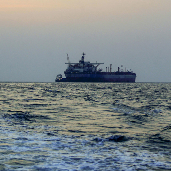 انخفاض عبور السفن بقناة السويس للثلثين جراء هجمات الحوثي