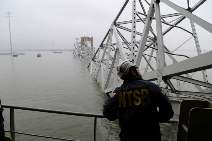 العثور على جثّتَي عاملين من ضحايا انهيار جسر بالتيمور