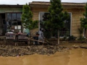 مقتل 50 شخصا جراء أمطار غزيرة وفيضانات بوسط أفغانستان