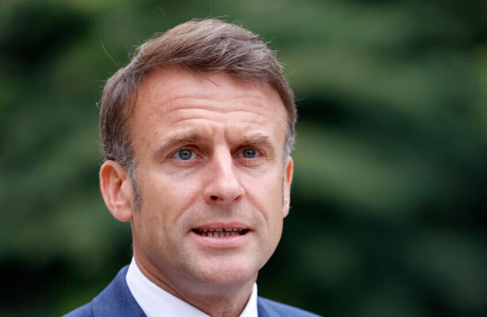 الرئيس الفرنسي يدعو الجزائر للابتعاد عن "الألاعيب السياسية" الرئيس الفرنسي يدعو الجزائر للابتعاد عن "الألاعيب السياسية"