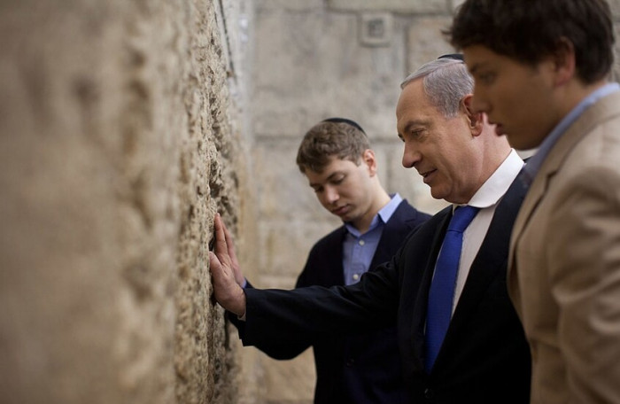 نتنياهو يدعم نجله بعد تطاوله على الرئيس الفرنسي نتنياهو يدعم نجله بعد تطاوله على الرئيس الفرنسي