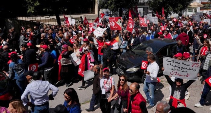 تونس.. بدء محاكمة 20 شخصاً في "قضية التآمر 2" تونس.. بدء محاكمة 20 شخصاً في "قضية التآمر 2"