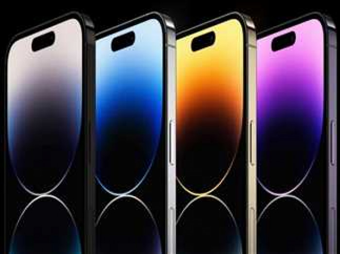 هواتف آيفون مهددة بفرض رسوم جمركية 25% لتصنيعها خارج أمريكا هواتف آيفون مهددة بفرض رسوم جمركية 25% لتصنيعها خارج أمريكا