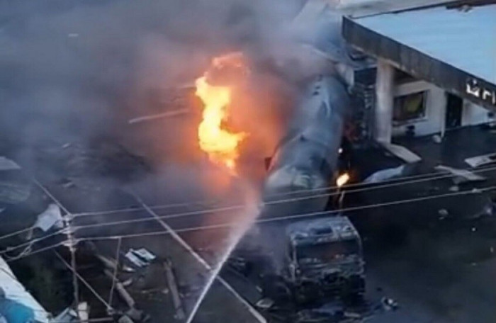 كازاخستان.. انفجار قوي في محطة وقود بمقاطعة أتيراو كازاخستان.. انفجار قوي في محطة وقود بمقاطعة أتيراو