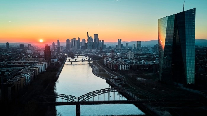 الاتحاد الأوروبي يخطط لأول اختبار تحمل للقطاع المالي غير المصرفي