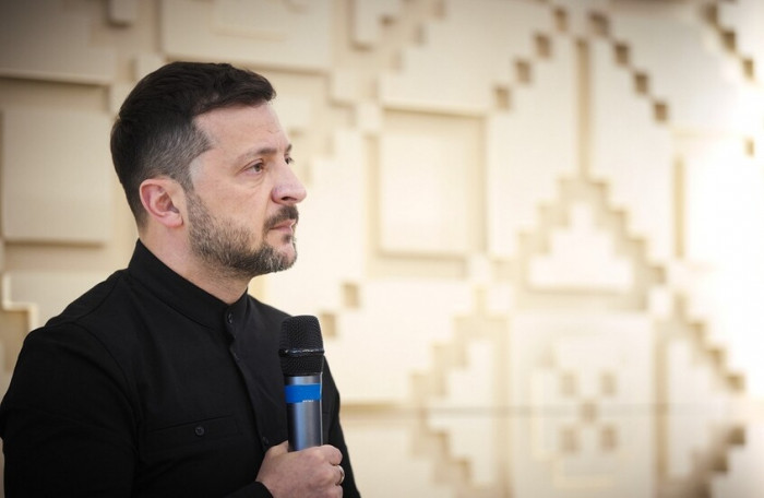 زيلينسكي يعلن مسؤوليته عن الهجوم على المطارات العسكرية الروسية زيلينسكي يعلن مسؤوليته عن الهجوم على المطارات العسكرية الروسية