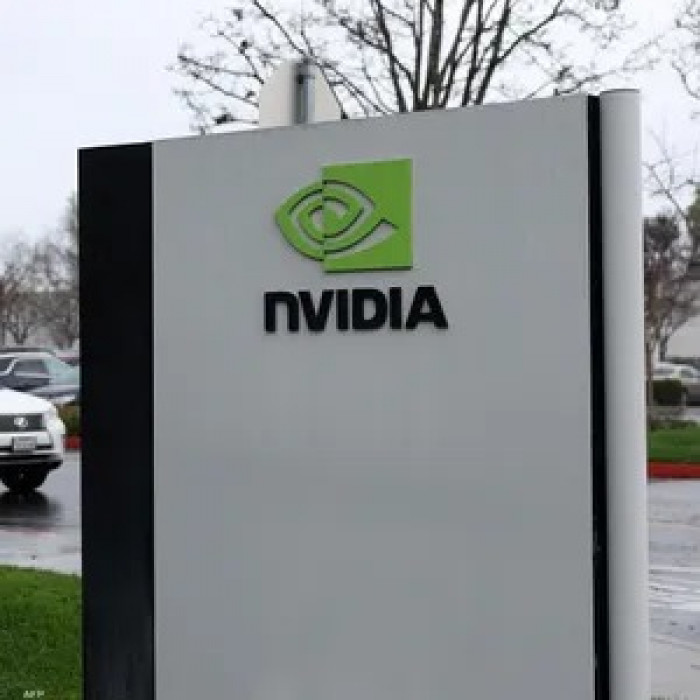 رئيس "إنفيديا" يتوقع ازدهار المركبات ذاتية القيادة خلال سنوات