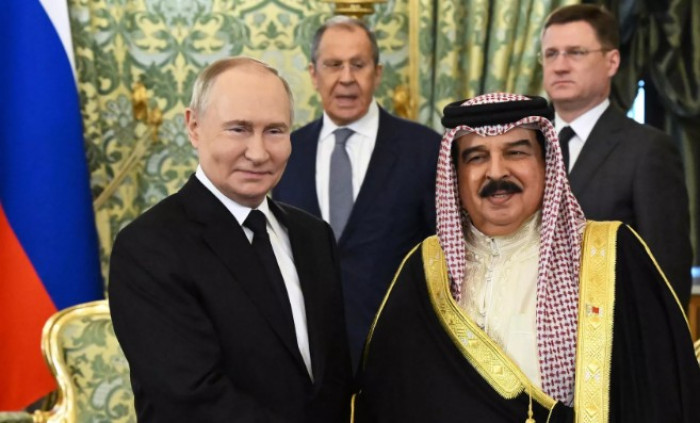 بوتين يدعو عاهل البحرين لحضور القمة الروسية العربية في موسكو بوتين يدعو عاهل البحرين لحضور القمة الروسية العربية في موسكو