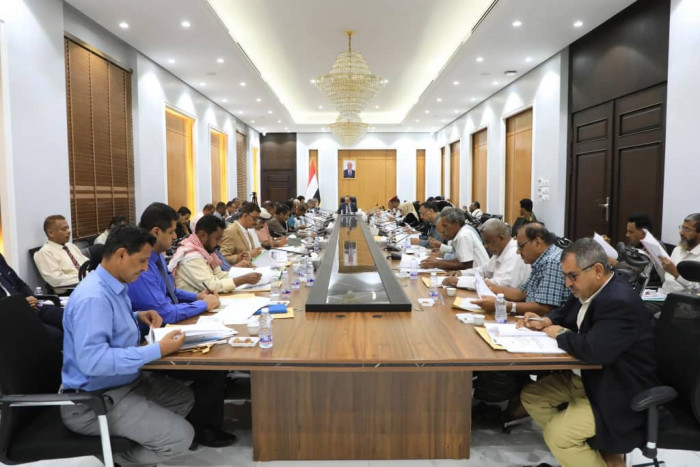 محافظ حضرموت يتعهد بتصحيح ملف المعلمين المتعاقدين