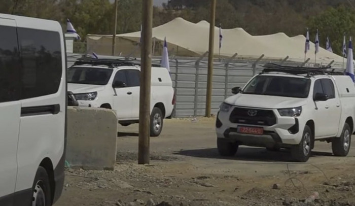 عبر الصليب الأحمر.. الجيش الإسرائيلي يتسلم جثث 4 رهائن من حماس