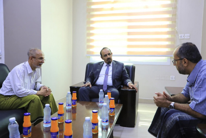 محافظ حضرموت يبحث آليات تعزيز الشراكة مع القطاع الخاص