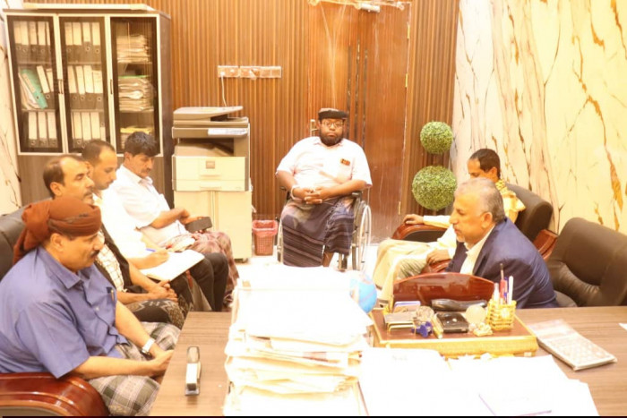 فريق التوجيه يطلع على نشاط صندوق النظافة بالمهرة