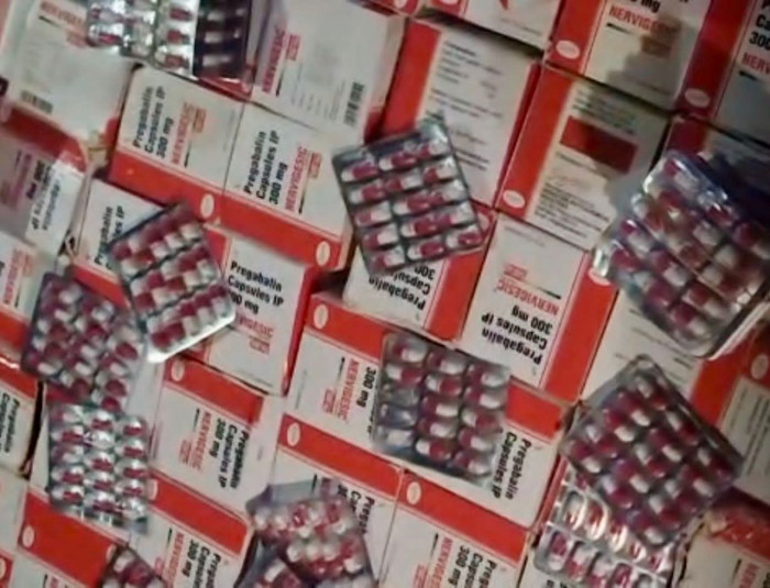 ضبط 6000 حبة مخدرة على متن سيارة بعد مطاردة في لحج