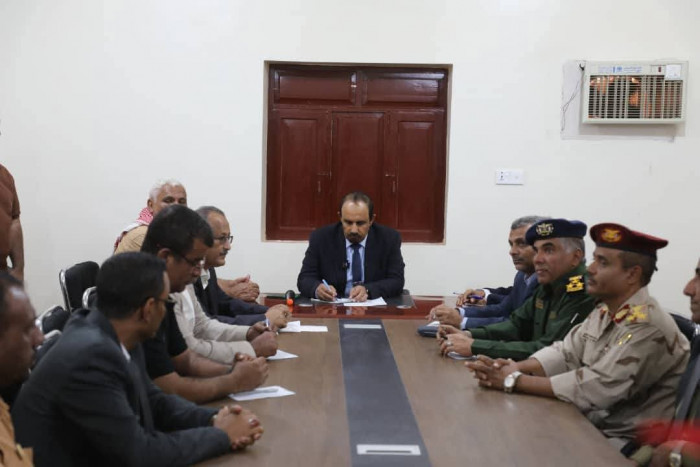 محافظ حضرموت يناقش احتياجات دوعن بمختلف القطاعات