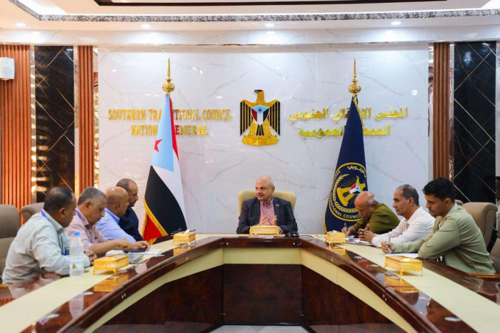 فريق التوجيه يطلع على مشاريع مؤسسة المياه في العاصمة عدن