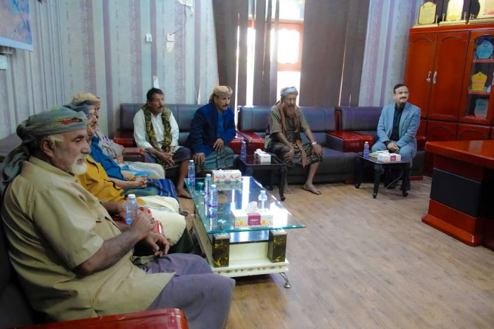 محافظ شبوة يستقبل عددا من وجهاء قبيلة لقموش