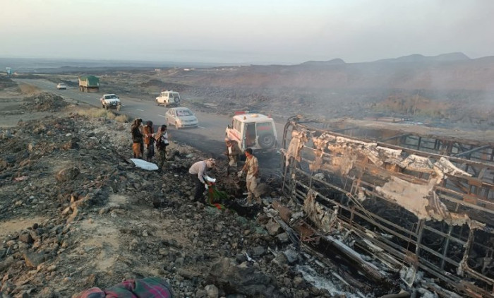 حادث مروري مروع على طريق العرقوب الجبلي في أبين
