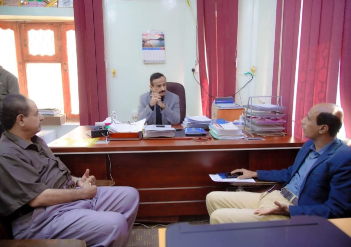 محافظ شبوة يتابع واقع العملية التعليمية والانضباط المدرسي