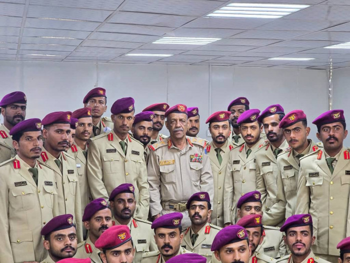 توزيع شهادات التخرّج على الدفعة الثالثة من كلية زايد العسكرية بحضرموت توزيع شهادات التخرّج على الدفعة الثالثة من كلية زايد العسكرية بحضرموت