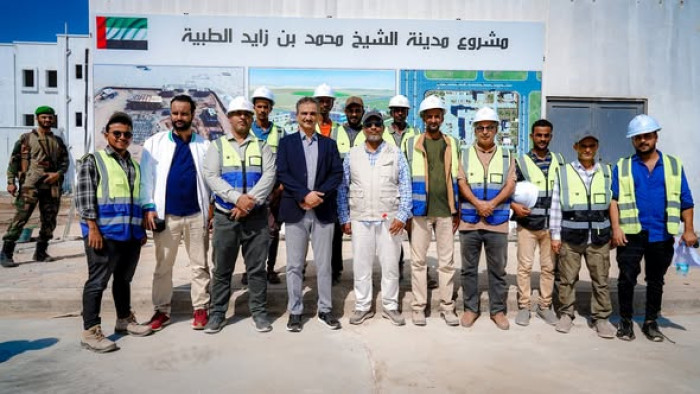 محافظ عدن يتفقد مشروع مدينة الشيخ بن زايد الطبية