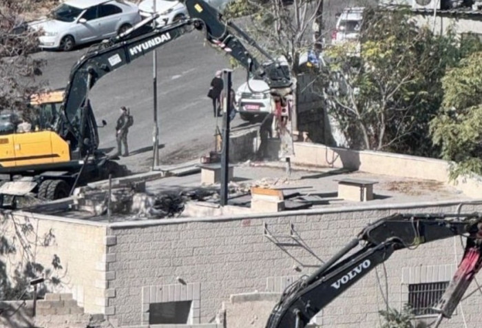 السلطات الإسرائيلية تهدم منزلاً جنوب المسجد الأقصى السلطات الإسرائيلية تهدم منزلاً جنوب المسجد الأقصى