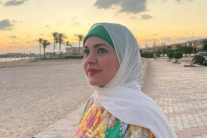 منال عبد اللطيف تعود للساحة الفنية بعد 12 عامًا من الغياب وتظهر بدون حجاب