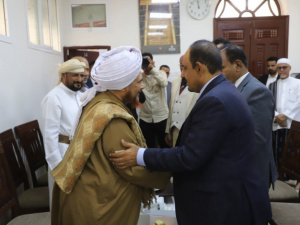 محافظ حضرموت يزور الحبيب عمر بن حفيظ