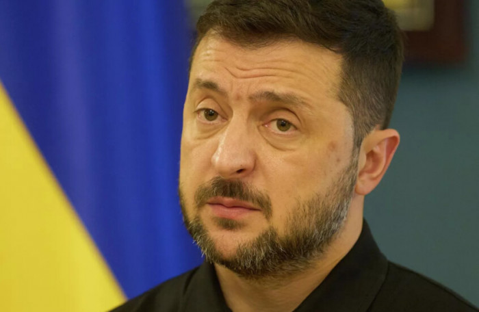 سياسي فنلندي يدعو زيلينسكي لإلغاء حظر التفاوض مع روسيا