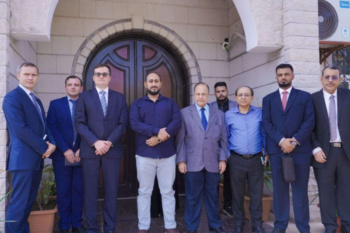 خارجية الانتقالي والسفير الروسي يبحثان تداعيات الاعتداءات الحوثية على الجبهات