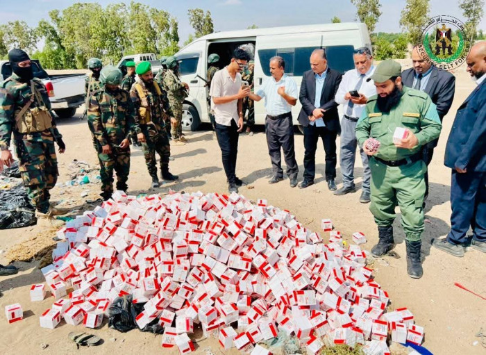 ضبطتها قوات الحزام الأمني.. إتلاف الآلاف من الحبوب المخدرة 