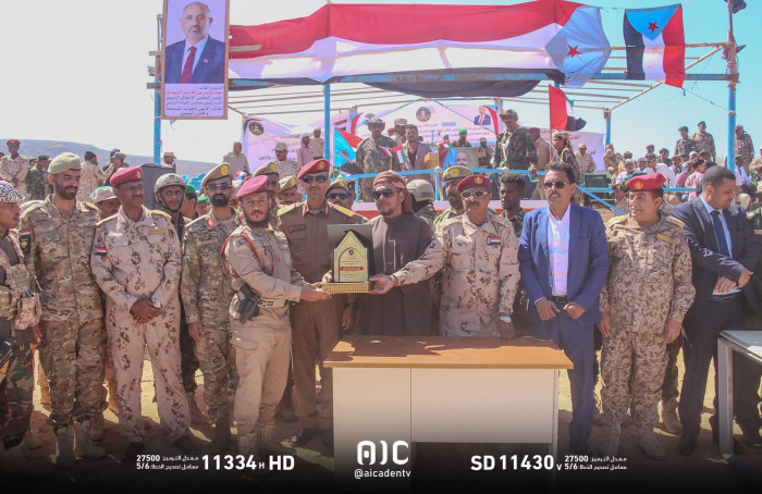 عرض عسكري مهيب بحفل تخرج الدفعة الأولى لمحور سقطرى